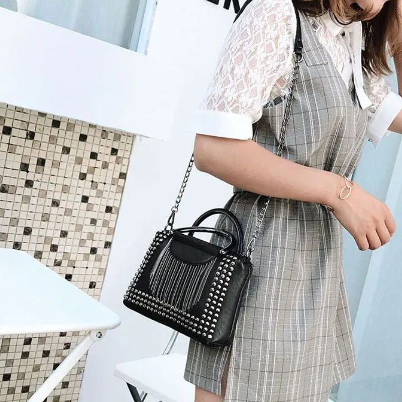 Petit Sac à Main Noir Élégant et Raffiné