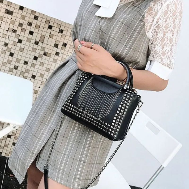 Petit Sac à Main Noir Élégant et Raffiné