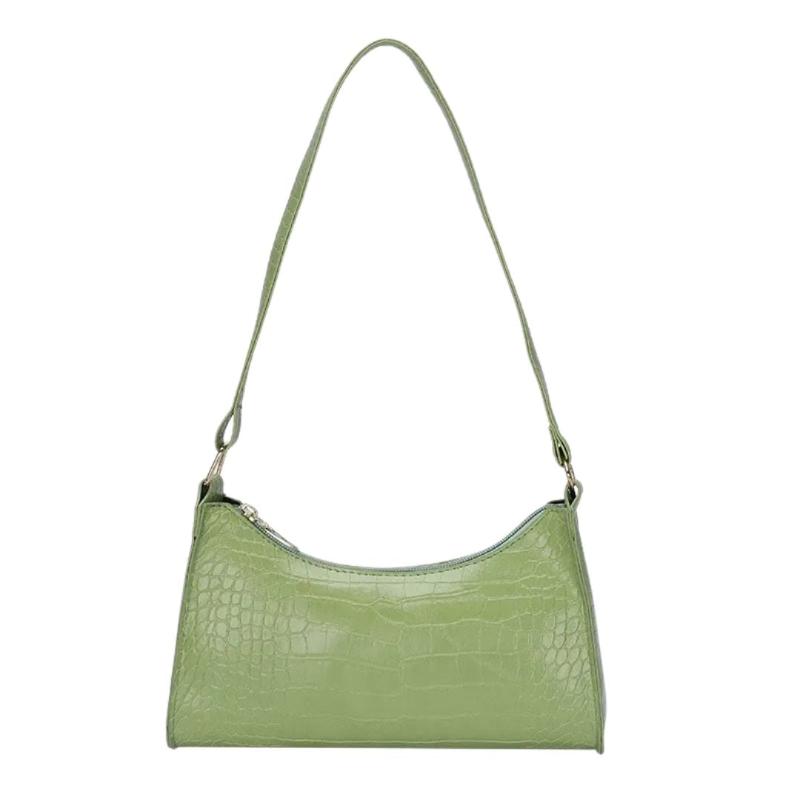 Sac Baguette Matelassé et Luxueux sur fond blanc