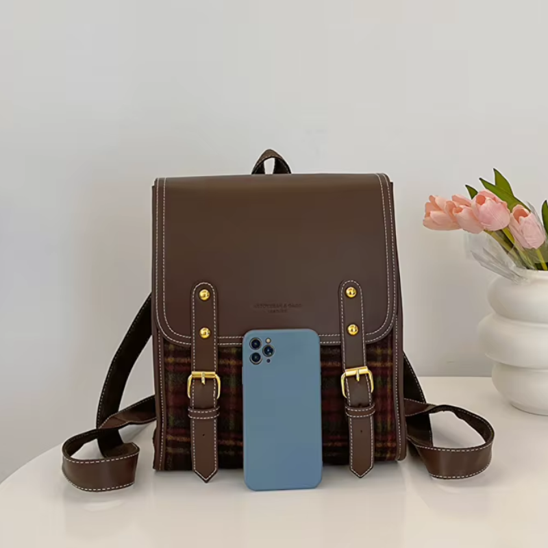 Sac Cartable Femme Rétro à Carreaux - comparaison de taille avec un téléphone - Rouge - Vert