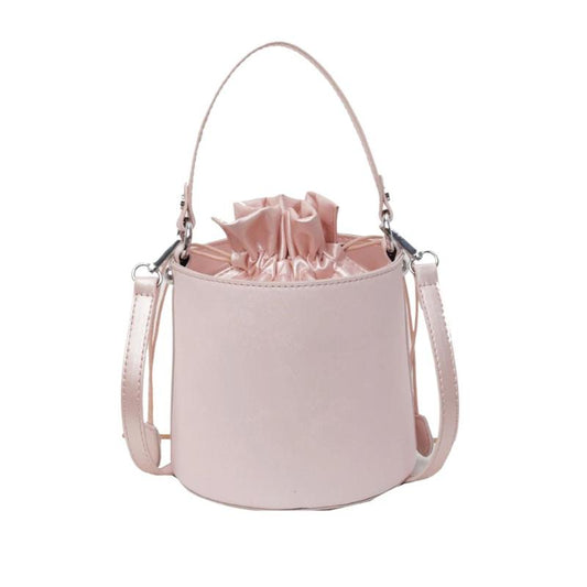 Sac Femme Seau Rose et Tendance sur fond blanc