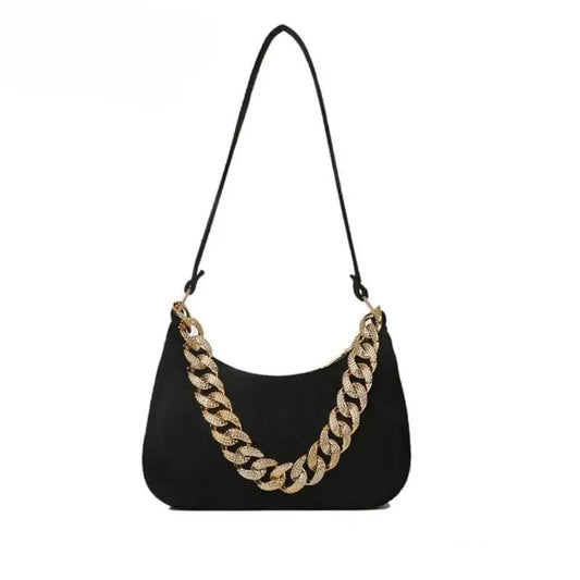 Sac à Main Baguette avec Chaîne pour Femme, avec bandoulière noire, sur un fond blanc.