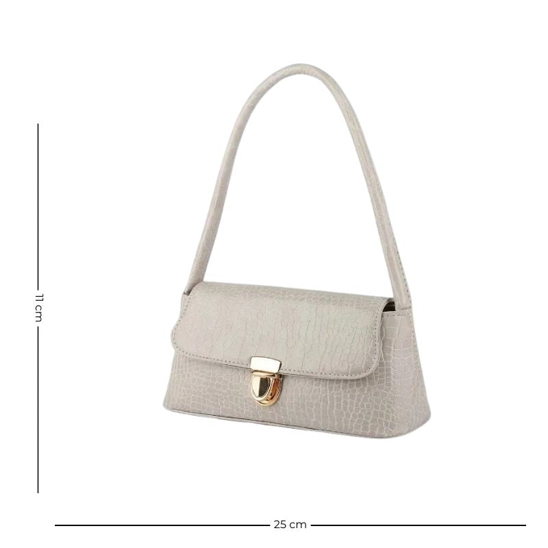Sac à Main Baguette Simili Blanc Élégant, petit format, avec une fermeture dorée, sur un fond blanc.