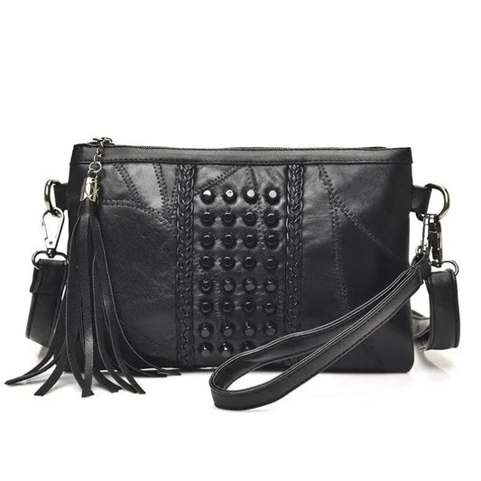 Sac à Main à Franges Tendance et Décontracté noir sur fond blanc