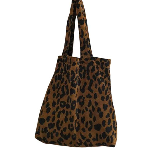 Sac à Main Léopard Souple en Toile sur fond blanc