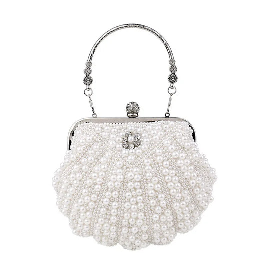 Sac Pochette Soirée au Design de Coquillage sur fond blanc