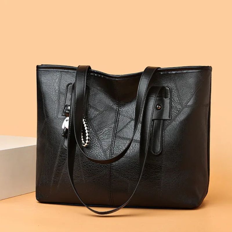 Sac Porté Épaule Sobre et Raffiné sur fond beige