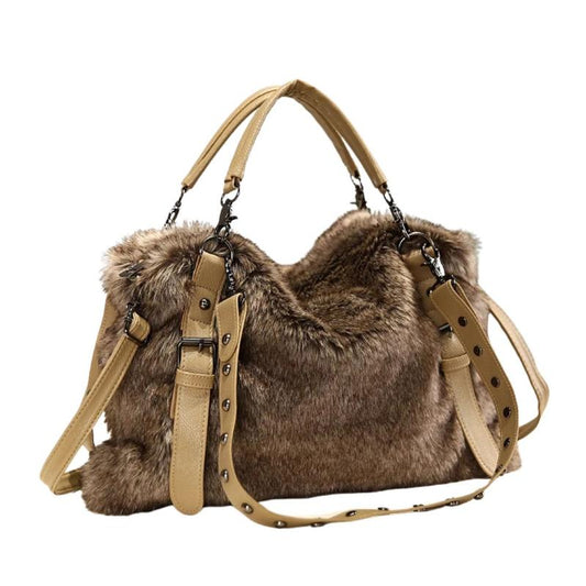 Sac à Main Décontracté en Fausse Fourrure sur fond blanc