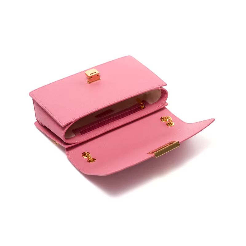 Sac à Main Luxe en Cuir Rose pour Femme ouvert sur fond blanc