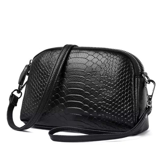 Sac à Main Noir Tendance Effet Croco sur fond blanc