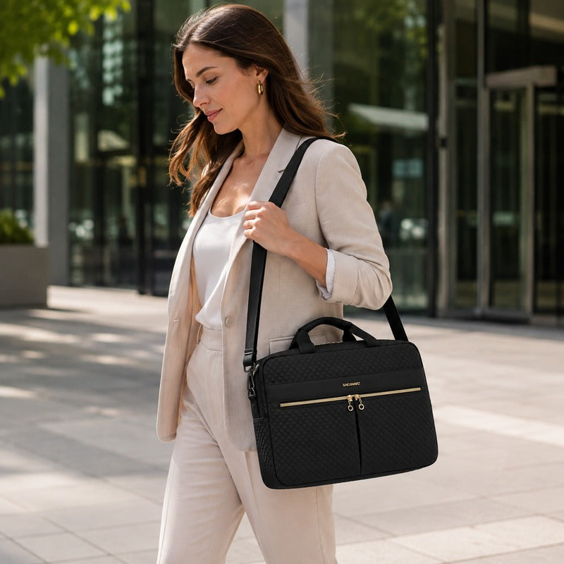 Femme portant la Sacoche Ordinateur Femme Tendance noire à l'épaule en extérieur - Noir - Blanc Crème - Taupe - Rose